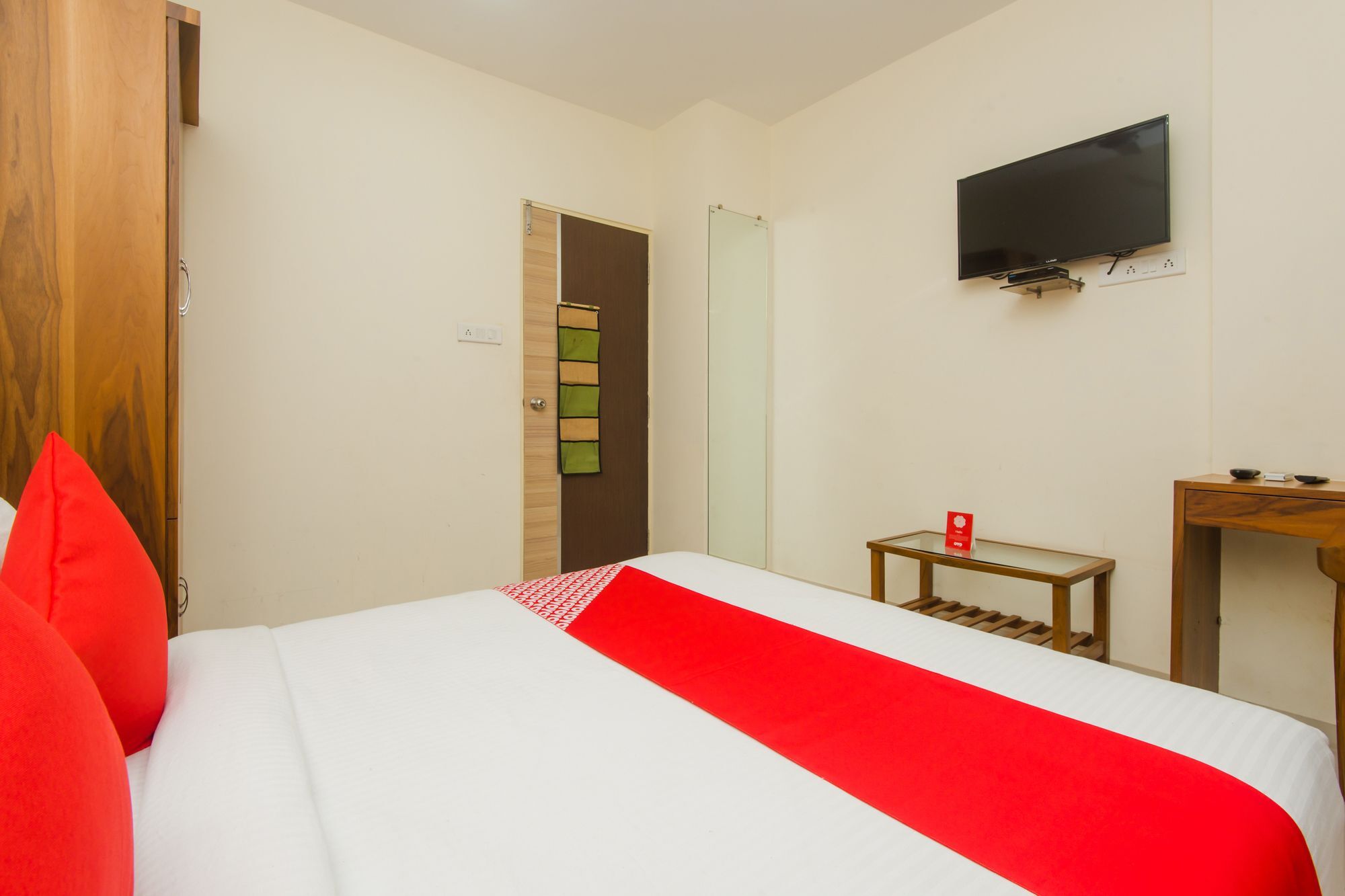 Oyo 11441 Hotel Blue Bells Residency Мумбаи Экстерьер фото