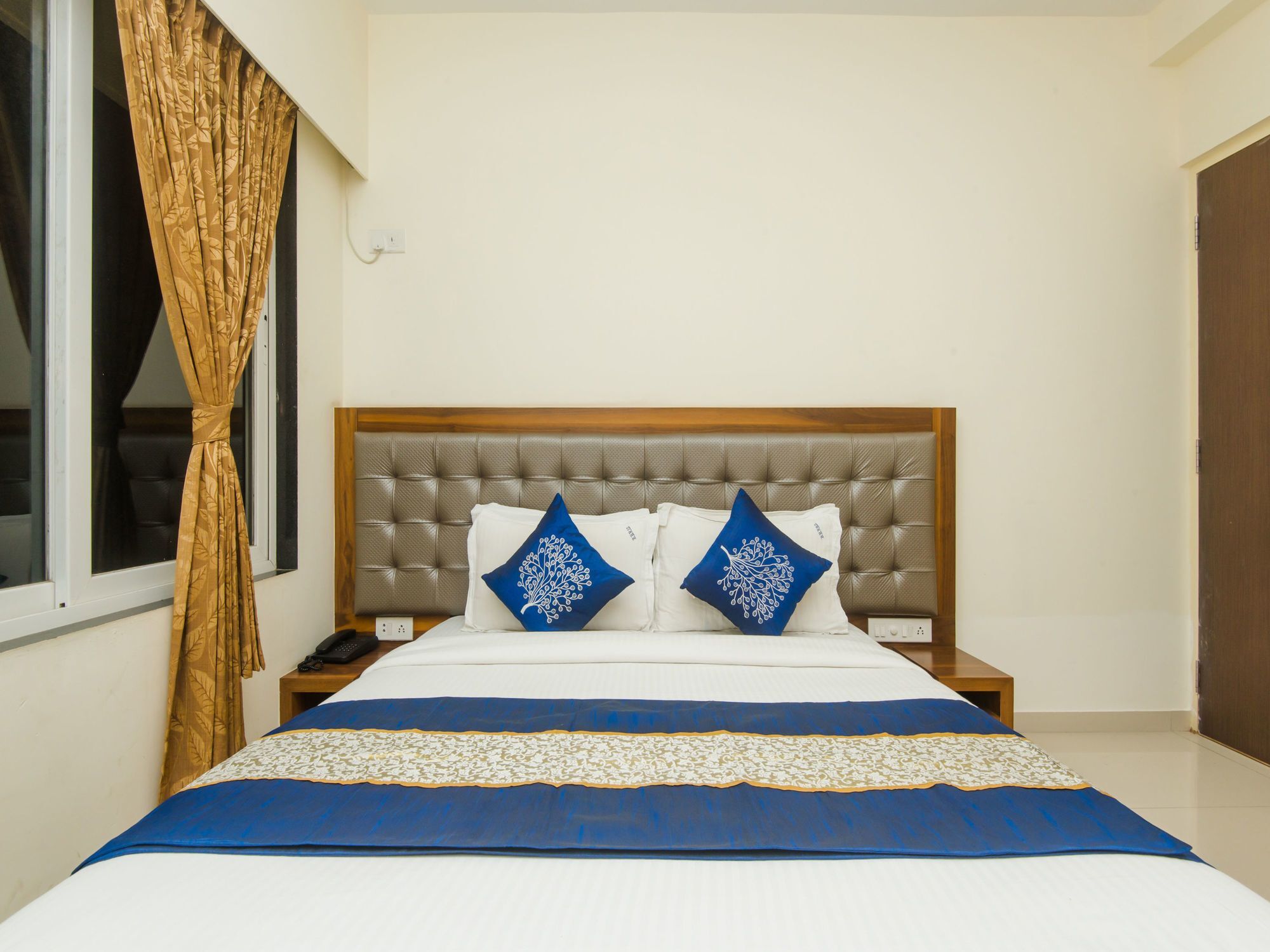 Oyo 11441 Hotel Blue Bells Residency Мумбаи Экстерьер фото