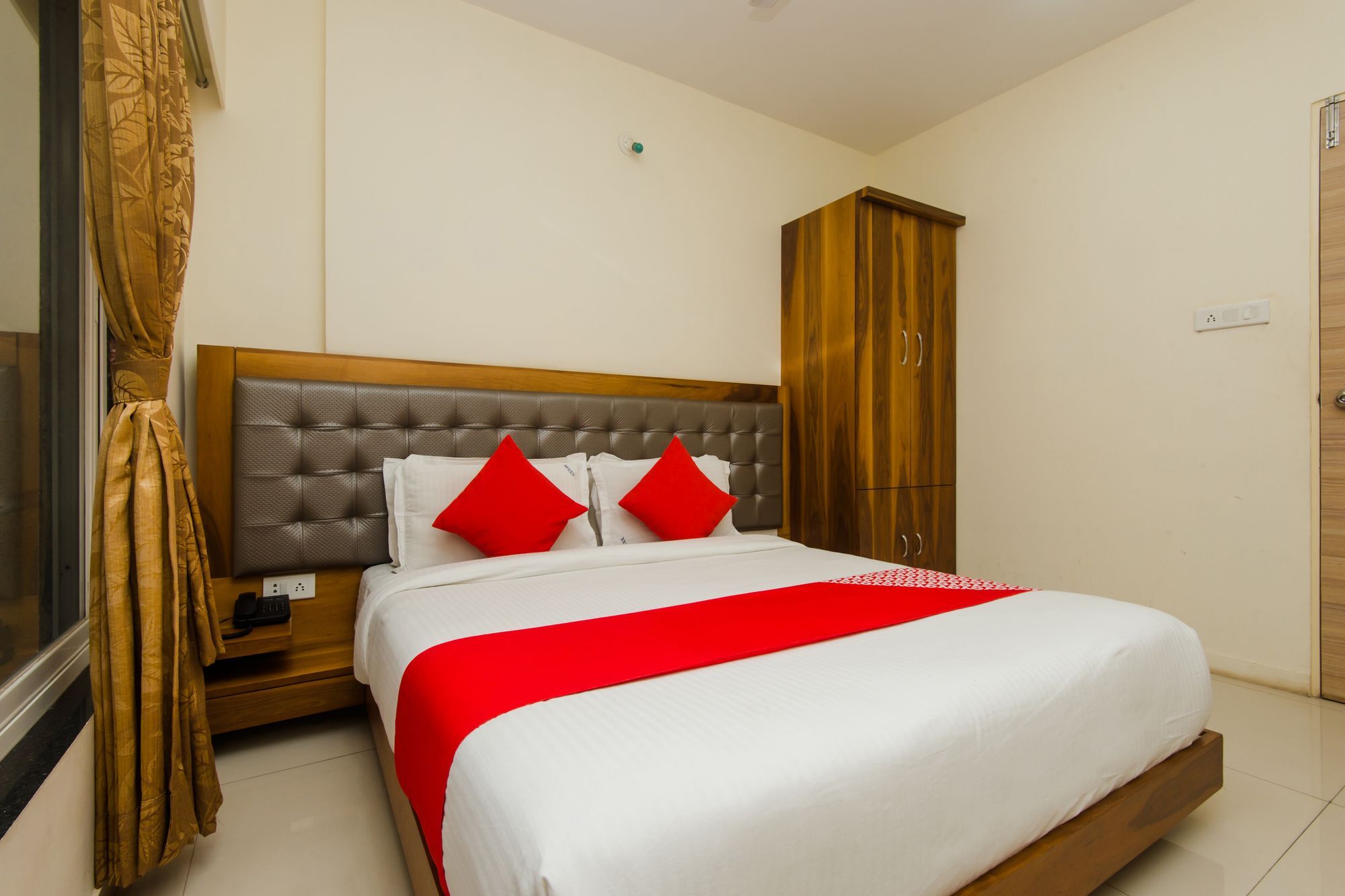Oyo 11441 Hotel Blue Bells Residency Мумбаи Экстерьер фото