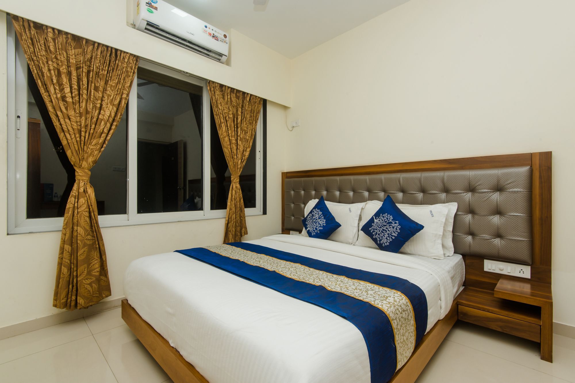Oyo 11441 Hotel Blue Bells Residency Мумбаи Экстерьер фото